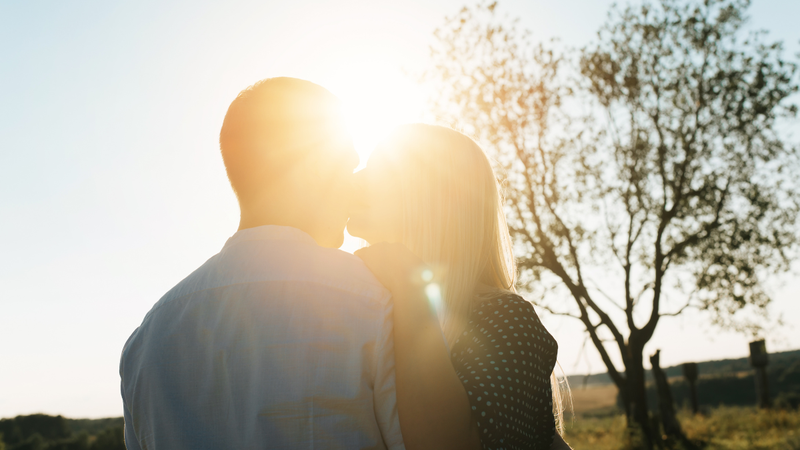 Adote esses hábitos simples para tornar seu relacionamento mais feliz. - Foto: Envato Elements