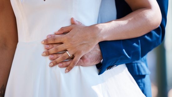Os matrimônios nessa faixa etária aumentaram quase 308% em vinte anos, passando de 17,6 mil para 71,8 mil - Envato Elements
