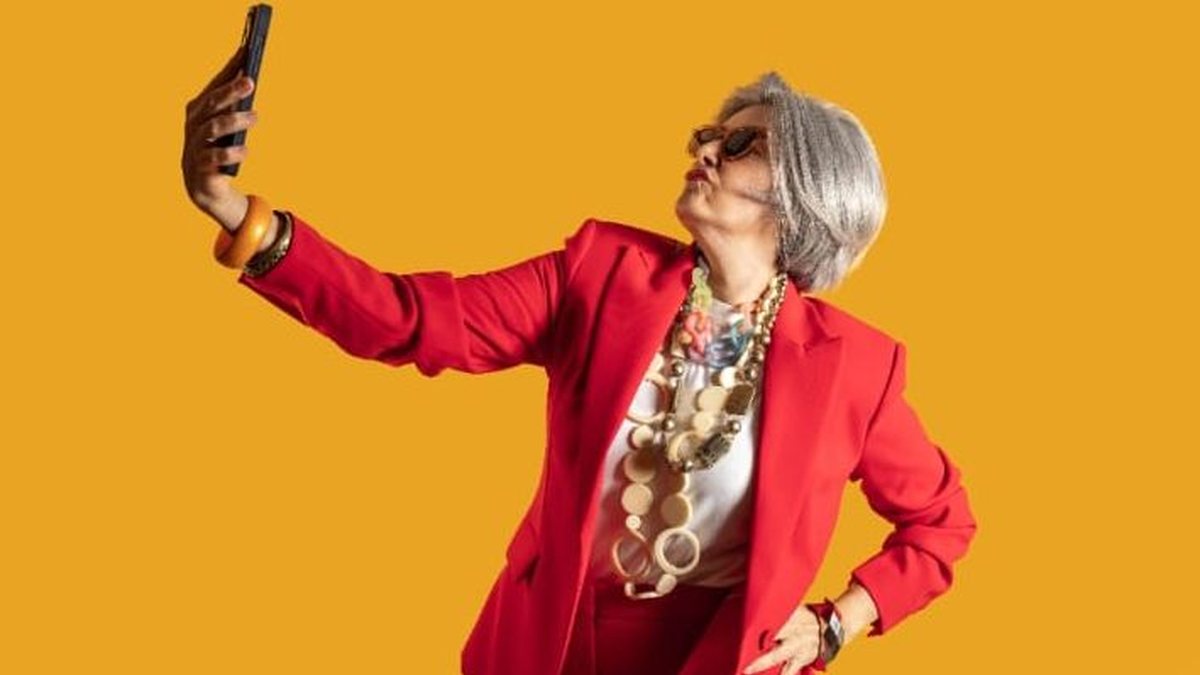 Com o avanço demográfico da população idosa no Brasil, surgem oportunidades nas redes sociais, antes dominadas por jovens - Envato