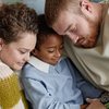 Em casos de adoção conjunta ou guarda compartilhada, apenas um dos adotantes poderá solicitar o benefício. - Foto: Envato Elements