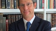 Professor de direito civil há 30 anos, atualmente lecionando na PUC-Rio, e de direito e literatura na FGV há uma década - ABL