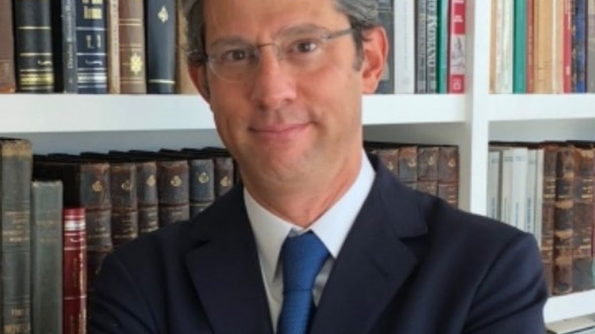 Professor de direito civil há 30 anos, atualmente lecionando na PUC-Rio, e de direito e literatura na FGV há uma década - ABL