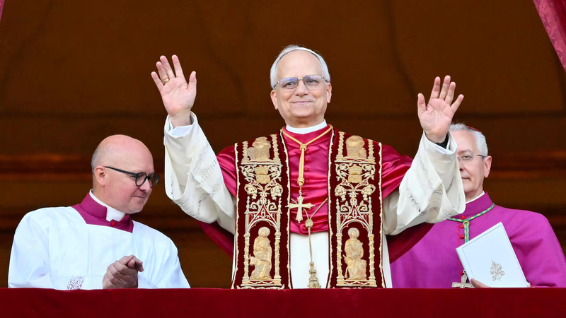 O novo papa rezou a Ave Maria e agradeceu ao papa Francisco - Reprodução Youtube Vatican News