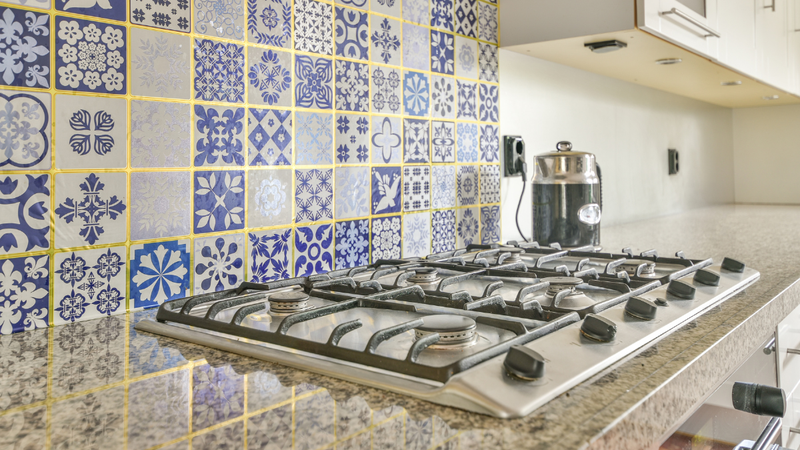 Siga essas dicas simples para desengordurar os azulejos da sua cozinha - Foto: Envato Elements