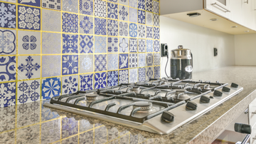 Siga essas dicas simples para desengordurar os azulejos da sua cozinha - Foto: Envato Elements