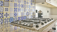 Siga essas dicas simples para desengordurar os azulejos da sua cozinha - Foto: Envato Elements