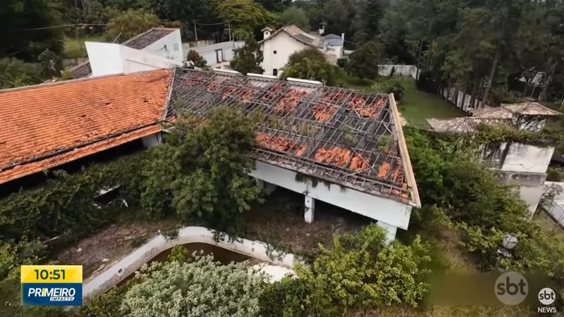 Abandonada, mansão da apresentadora Hebe Camargo vai a leilão - Reprodução SBT