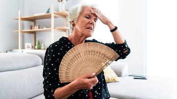 Trata-se de um tratamento não hormonal que atua sobre os neurônios KNDy, que regulam a temperatura corporal no hipotálamo uma região do cérebro - Foto: Envato Elements/oneinchpunchphotos