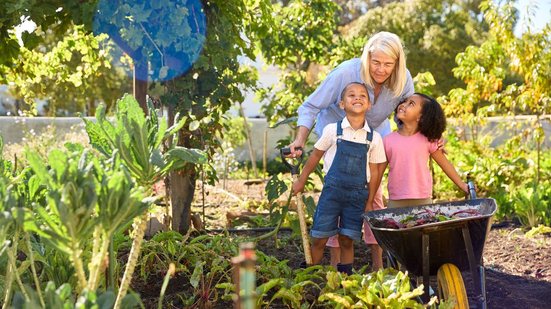 Uma dieta mais nutritiva e equilibrada, promove saúde e o bem-estar da família - Foto: Envato Elements/monkeybusiness