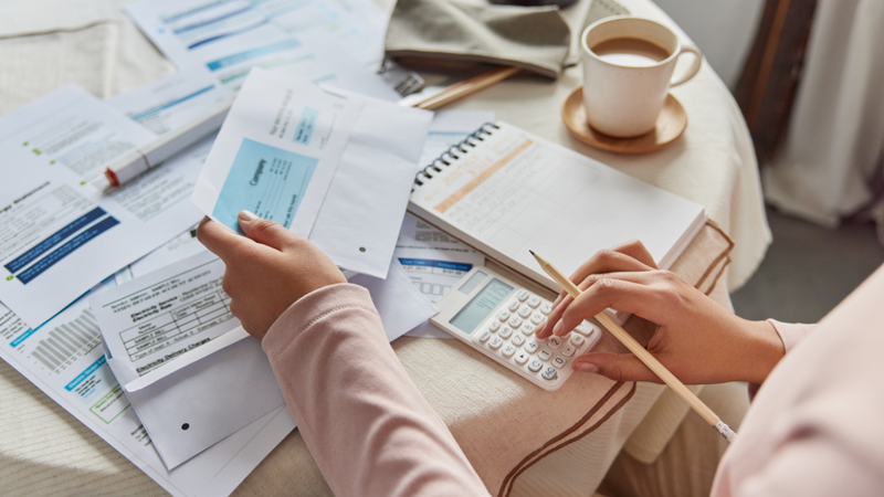 Siga esses passos para resolver pendências sem sair de casa. - Foto: Envato Elements