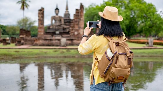Um neurologista, recomenda atividades como aprender novas palavras, jogos de memória e até viagens para lugares desconhecidos - Foto: Envato Elements/Weedezign_photo