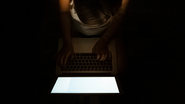 Conheça algumas estratégias simples para manter seus filhos seguros na internet sem comprometer sua privacidade - Foto: Envato Elements