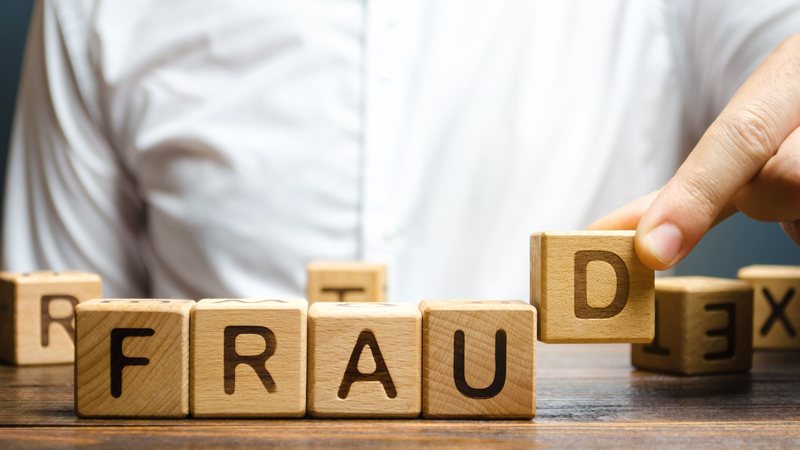 Fraude envolve associações e mais de 1,7 milhão de aposentados e pensionistas informaram que foram lesados - Envato
