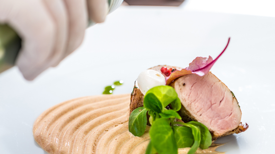 Conheça opções mais acessíveis para conhecer os restaurantes. - Envato Elements