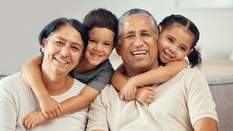 Além de crianças, aposentados  também podem ter direito ao salário-família, desde que tenham filhos nas condições exigidas - Foto: Envato Elements