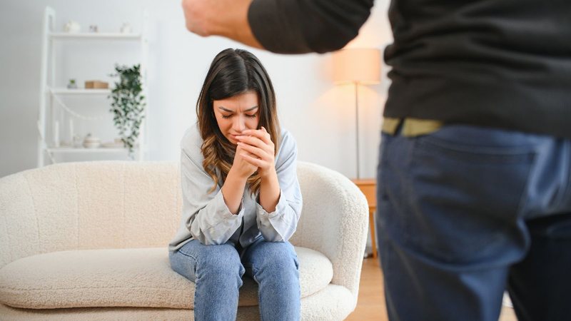 Identificar essas dinâmicas é o primeiro passo para romper o ciclo do abuso - Foto: Envato Elements
