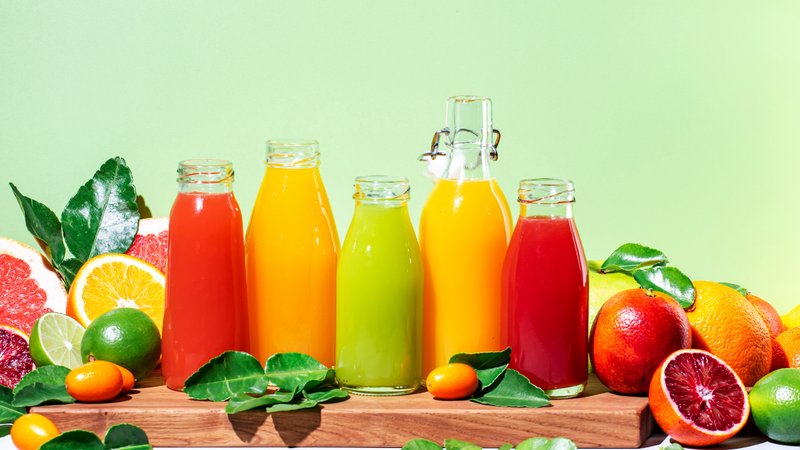 Maneira saborosa e natural de contribuir para a imunidade, os sucos podem conter laranja, goiaba e limão, entre outras frutas - Foto: Envato Elements