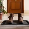Tirar os sapatos ao entrar em casa pode parecer algo banal, mas faz toda a diferença para quem busca um ambiente mais saudável e acolhedor. - Foto: Envato Elements