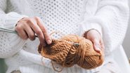 O tricô oferece benefícios psicológicos e sociais consideráveis e pode ser incorporado como parte de intervenções terapêuticas voltadas ao bem-estar - Foto: Envato Elements