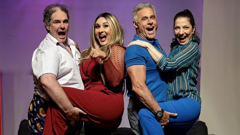 A peça Troca-Troca, com Oscar Magrini, fica em cartaz até o dia 29 de junho, em São Paulo - Foto: Ronaldo Gutierrez