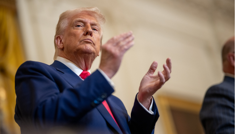Trump argumenta que a política comercial exige rapidez, e que demoraria meses até o Congresso concordar com as tarifas - Daniel Torok / White House