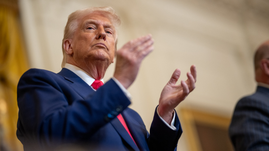 Trump argumenta que a política comercial exige rapidez, e que demoraria meses até o Congresso concordar com as tarifas - Daniel Torok / White House
