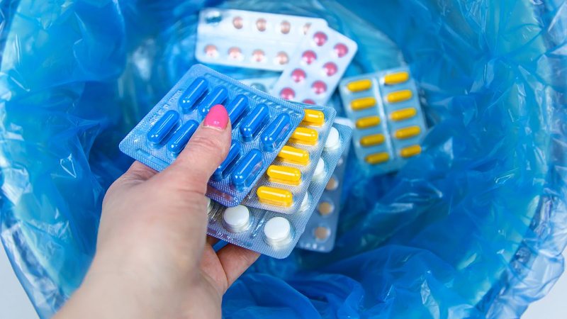 Se você tem medicamentos em casa que não utiliza mais, procure uma farmácia ou drogaria participante - Foto: Envato Elements