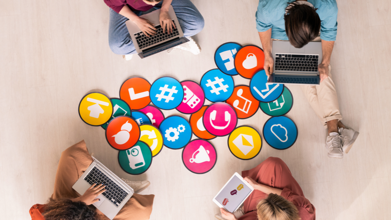 Estudo revela que usuários mais viciados em redes sociais tem essa característica em comum. - Foto: Envato Elements