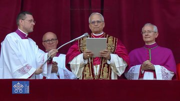Leão XIV, primeiro papa americano da história, deve chegar de helicóptero neste sábado para presidir a vigília - Reprodução Youtube Vatican News