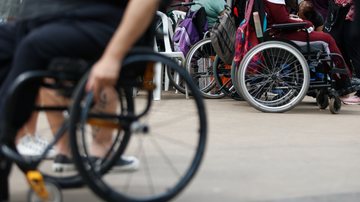 O Censo 2022 considera como pessoas com deficiência aquelas não conseguem de modo algum ou têm muita dificuldade de: Ouvir,  Enchergar, Mobilidade, Coordenação e cognição - Foto: Paulo Pinto/Agência Brasil
