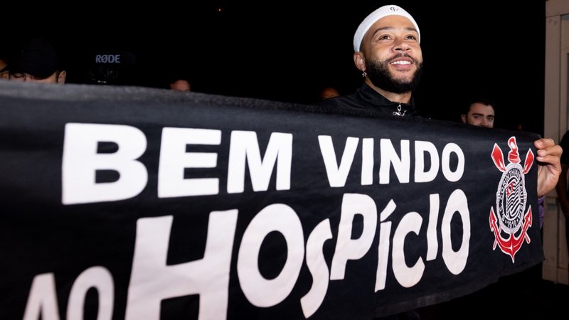 Faixa feita pela torcida quando Memphis Depay entrou no Corinthians - Rodrigo Coca/Corinthians
