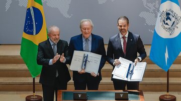 O presidente Luiz Inácio Lula da Silva participou de cerimônia de assinatura de acordo de cooperação com a Interpol, na sede da entidade, em Lyon, - Ricardo Stuckert/PR