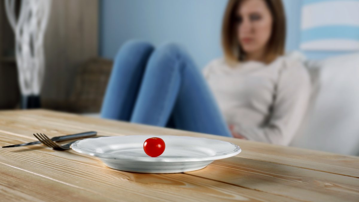 Os transtornos alimentares mais comuns são a anorexia nervosa, a bulimia nervosa e o transtorno de compulsão alimentar periódica - Adobe Stock