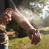 Repelentes para uso na pele devem ser registrados, já que trazem um grau de risco maior para o consumidor - Adobe Stock