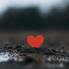 Levantamento feito por psicanalistas mostra que a dor de amar é o sentimento mais presente nas conversas digitais - Adobe Stock