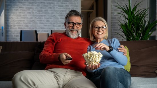 Essas séries são perfeitas para maratonar com seu amor - Foto: Envato Elements