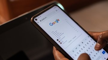 Embora utilize internet com frequência para saber sobre saúde, a maioria não confia plenamente nas informações obtidas - Adobe Stock