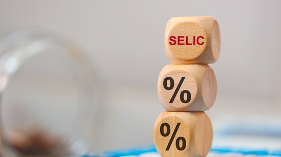 A taxa Selic deve ficar em patamar alto para conter demanda aquecida pelo emprego - Adobe Stock