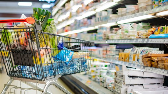 Vendas no varejo têm queda de 0,4% em abril ante março, porém alta de 4,8% em 12 meses - Adobe Stock