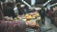 Supermercados ignoram consumidor 50+, que quer fazer compras e também conversar - Adobe Stock