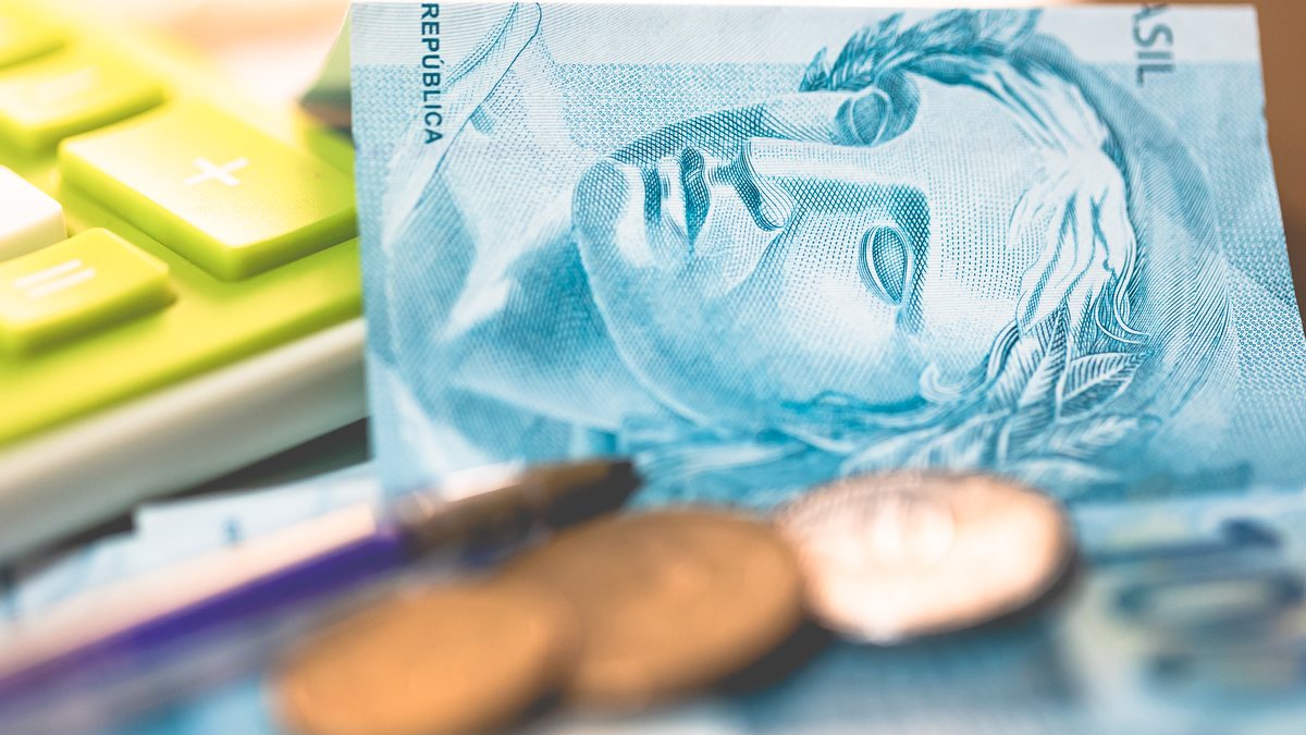 Pesquisa aponta que 63% dos entrevistados aprovam aumentar os impostos dos mais ricos para reduzir a carga tributária sobre os mais pobres, enquanto 33% discordam - Adobe Stock