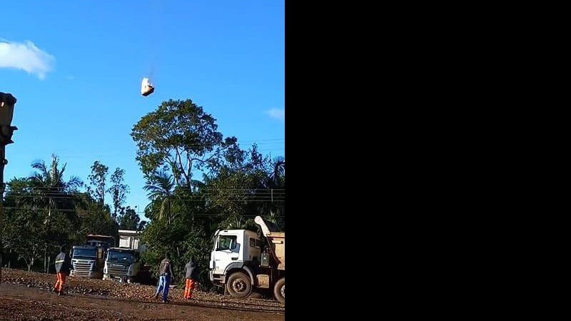Conforme os bombeiros, o balão se incendiou enquanto voava e caiu em uma área próxima a um posto de saúde (Cachoeira) - Reprodução/X