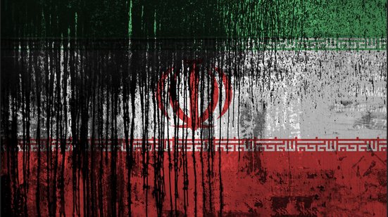 Segundo o Irã, ataque israelense atingiu duas refirnarias de petróleo no país - Envato