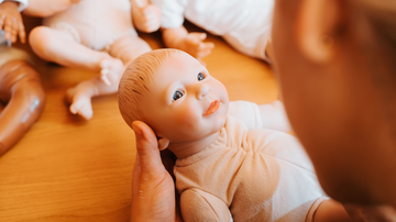 Entenda como o fenômeno do bebê reborn está afetando o bolso dos brasileiros - Foto: Envato Elements