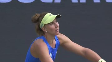 Em 18 partidas disputadas em 2026, a brasileira acumula 14 derrotas - Reprodução WTA