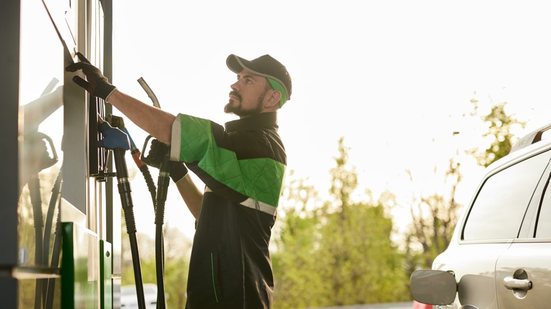O combustível estava há 328 dias sem reajuste - Envato