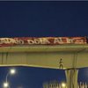Torcedores penduraram boneco com camisa de Vini Jr. em ponte, em 2023 - Reprodução