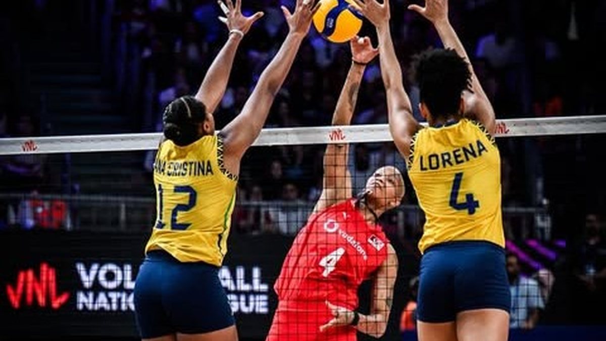 Com a mesma campanha das oponentes, de sete triunfos e somente uma derrota, as comandadas de José Roberto Guimarães assumiram a segunda posição - Reprodução/Instagram @cbvolei