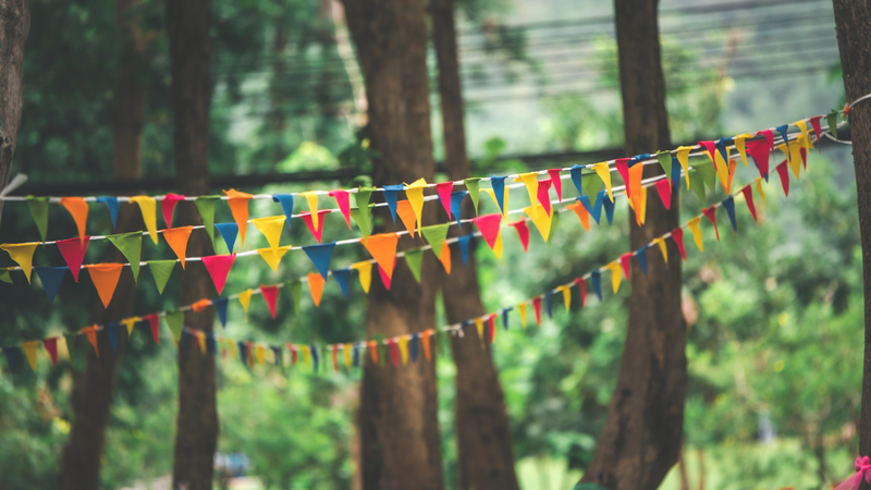 Confira todos os arraiás que acontecem pelo Brasil nesse feriado para curtir - Foto: Envato Elements