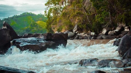 O Rio Ribeira abastece e sustenta diversas cidades do Vale do Ribeira - Foto: Divulgação Secretaria de Cultura e Turismo de Adrianópolis (PR)